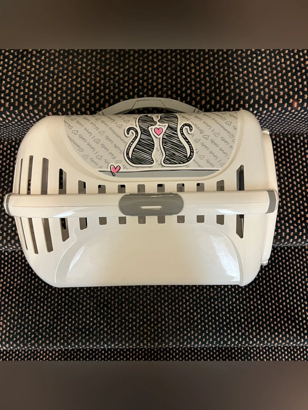 Never used! Small Pet Cat Dog Carrier 20x12x12 Moderna “Cats in Love” Runner NWT